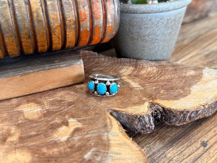 Silver ring with turquoise three-stone cigar band setting