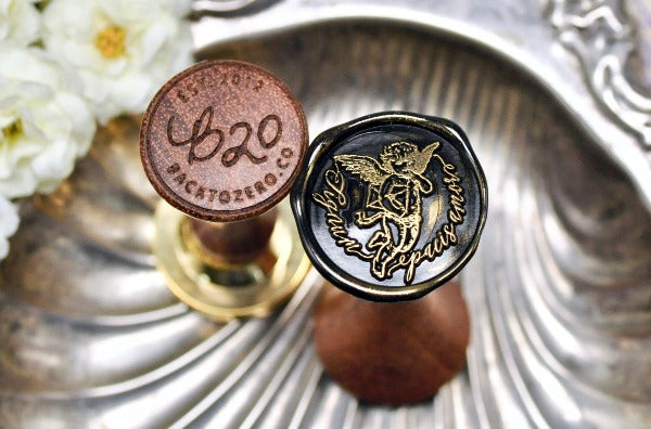 Cherub Holding Envelope Wax Seal Stamp - Backtozero B20 - angel, black, cherub, cupid, latin motto, Love, mail, Message, peace, romantic, Signature, signaturehandle, silver highlight, valentine