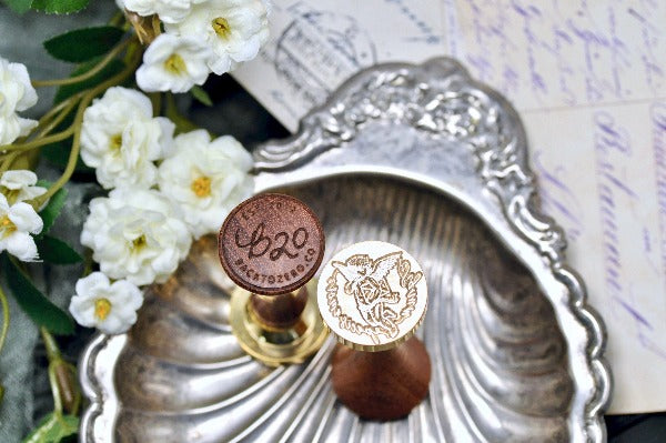 Cherub Holding Envelope Wax Seal Stamp - Backtozero B20 - angel, black, cherub, cupid, latin motto, Love, mail, Message, peace, romantic, Signature, signaturehandle, silver highlight, valentine