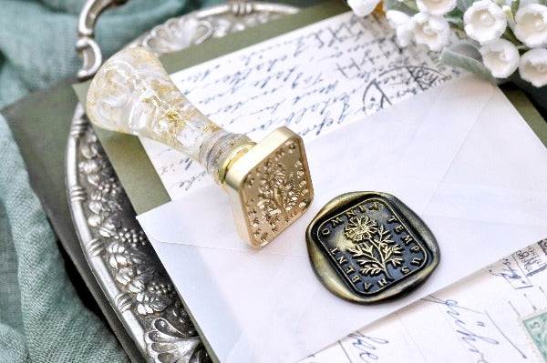 Daisy Latin Motto Wax Seal Stamp - Backtozero B20 - antique, Botanical, daisy, Flower, latin, latin motto, Message, Retro, rounded rectangle, Signature, signaturehandle, time