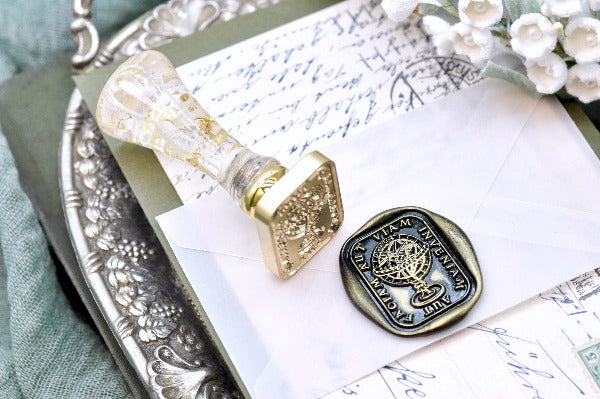 Globe Latin Motto Wax Seal Stamp - Backtozero B20 - antique, Bird, focus, goal, latin, latin motto, Message, never give up, Retro, rounded rectangle, Signature, signaturehandle, way