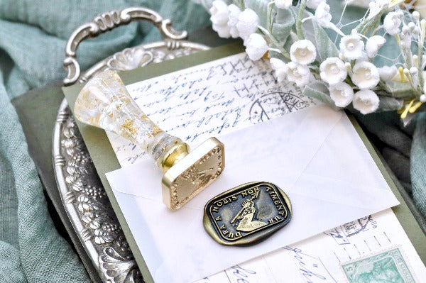 Hand Holding Arrow Latin Motto Wax Seal Stamp - Backtozero B20 - antique, Arrow, courage, destiny, fortune, hand, latin, latin motto, Message, Retro, rounded rectangle, Signature, signaturehandle