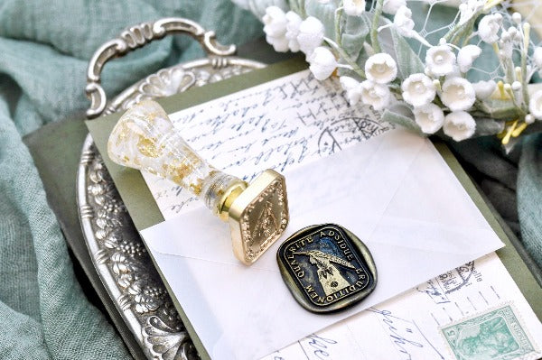 Hand with Feather Pen Latin Motto Wax Seal Stamp - Backtozero B20 - antique, feather, feather pen, knowledge, latin, latin motto, learn, Message, pen, Retro, rounded rectangle, Signature, signaturehandle, write