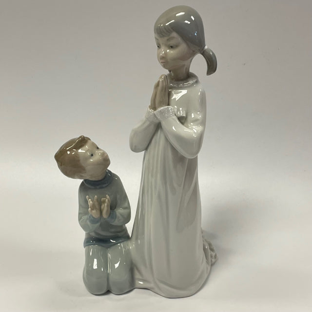 Lladro Figurine #04779 Teaching to Pray - Girl and Boy Praying