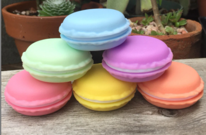 Maccaron Lip Balm Compact: Pink-Pink Sugar