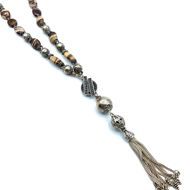 Necklace strand oval dangle stone silver beads
