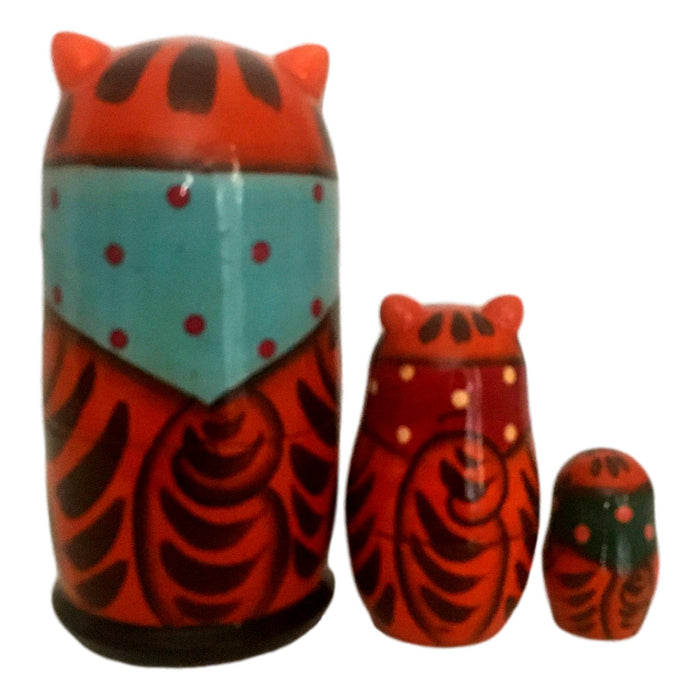 Cats stacking dolls