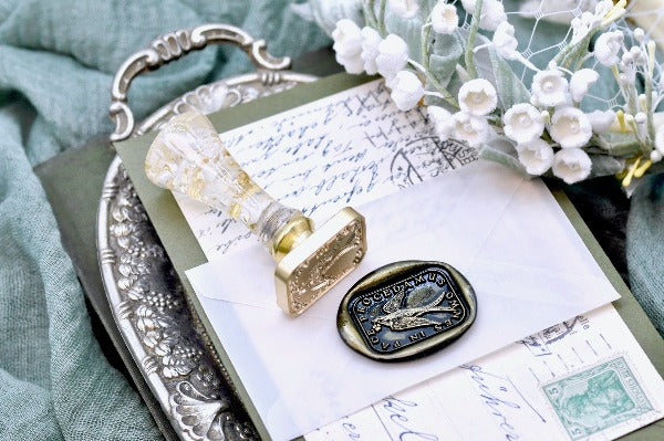 Swallow with Clover Latin Motto Wax Seal Stamp - Backtozero B20 - antique, bird, clover, latin, latin motto, Message, peace, positivity, Retro, rounded rectangle, Shamrock, Signature, signaturehandle