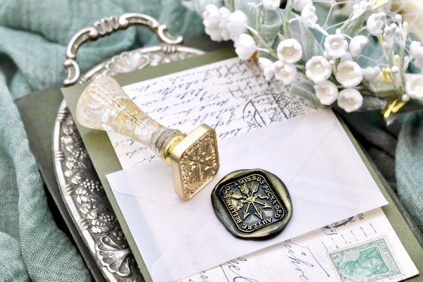 Three Crossed Arrows Latin Motto Wax Seal Stamp - Backtozero B20 - antique, antique-style, arrow, battle, bow, carry on, latin, latin motto, Message, never give up, Persevere, Retro, rounded rectangle, Signature, signaturehandle, war